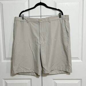 Ben Hogan Performance men’s size 40 golf shorts
Five pockets, cream colored